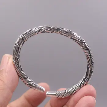Narukvica od ovog srebra 999 uzorka, prirubnica u obliku konopa, vanjski narukvica promjera 2,36 inča i širine 6 mm.